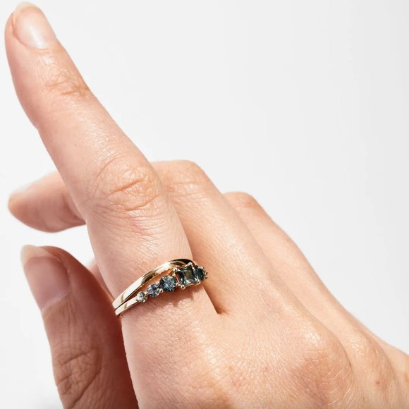 New Casual Seance 14K Gold Curve Band - Picture 9 of 10